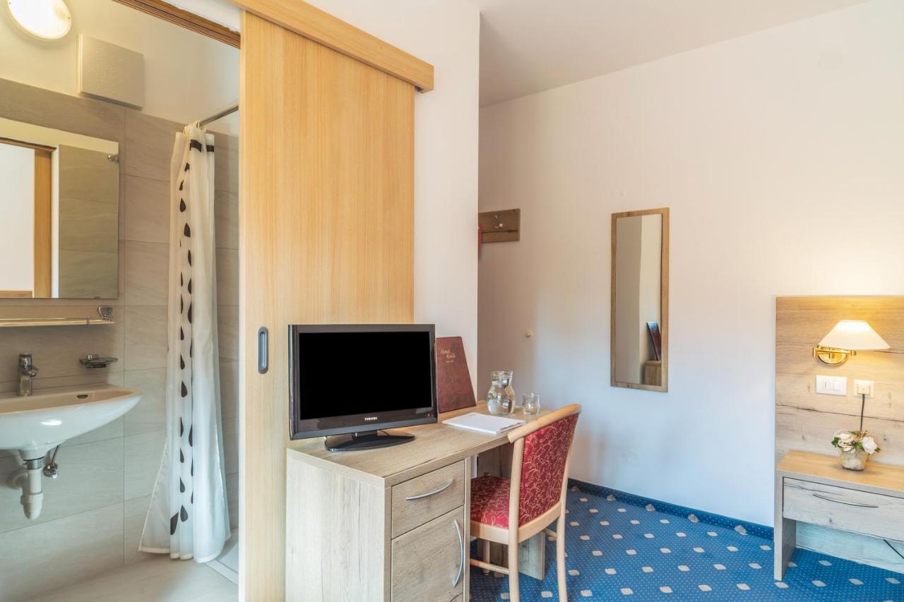 Hotel Erna コッレ・イザルコ エクステリア 写真