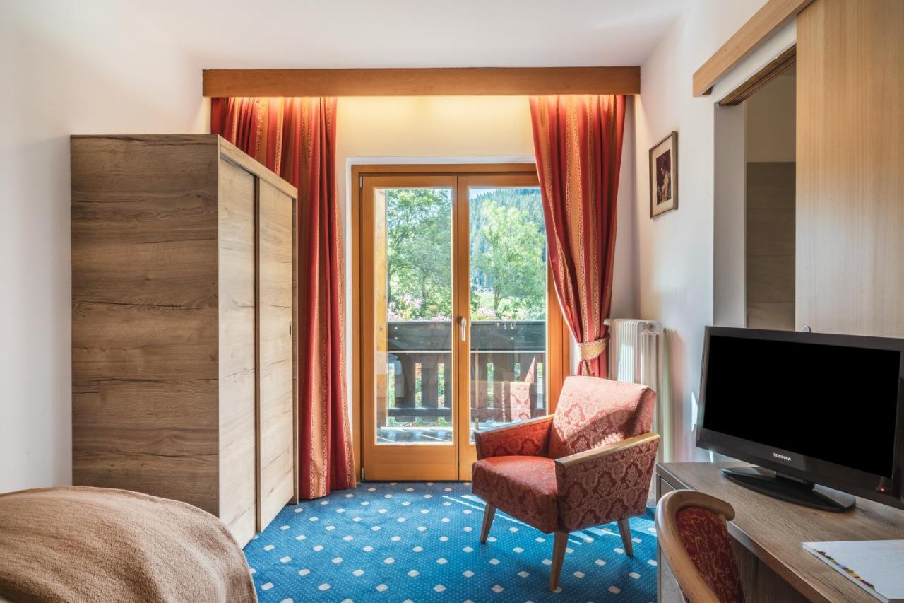 Hotel Erna コッレ・イザルコ エクステリア 写真