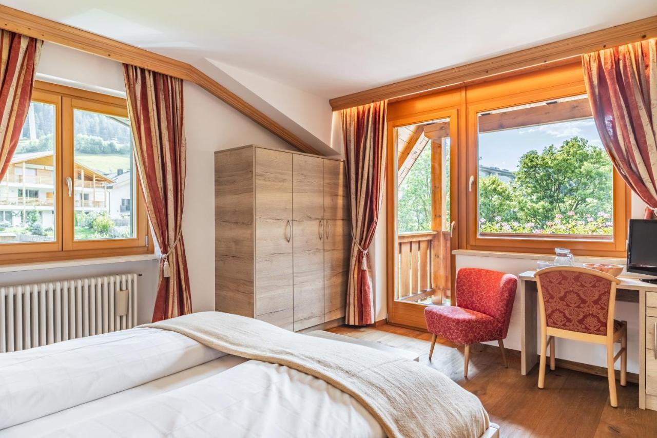 Hotel Erna コッレ・イザルコ エクステリア 写真