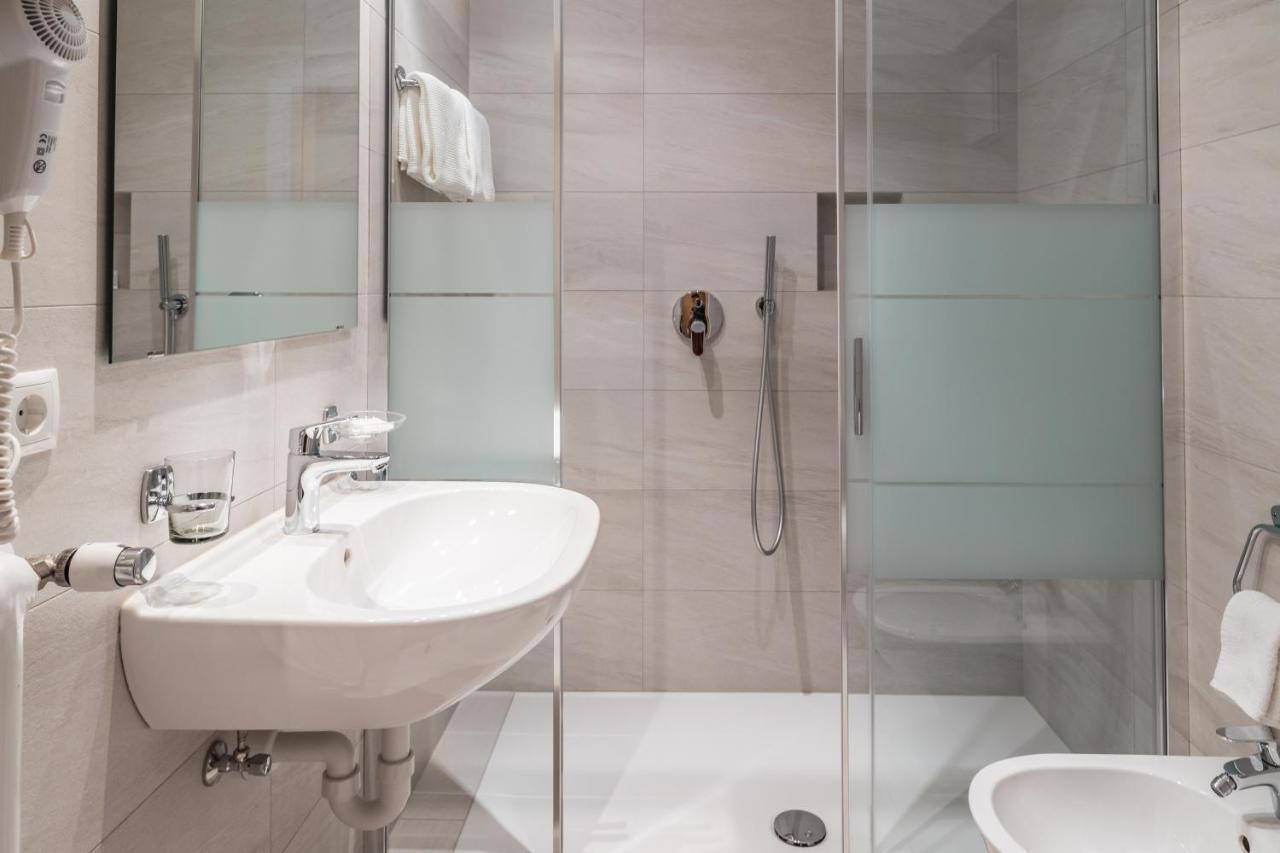 Hotel Erna コッレ・イザルコ エクステリア 写真