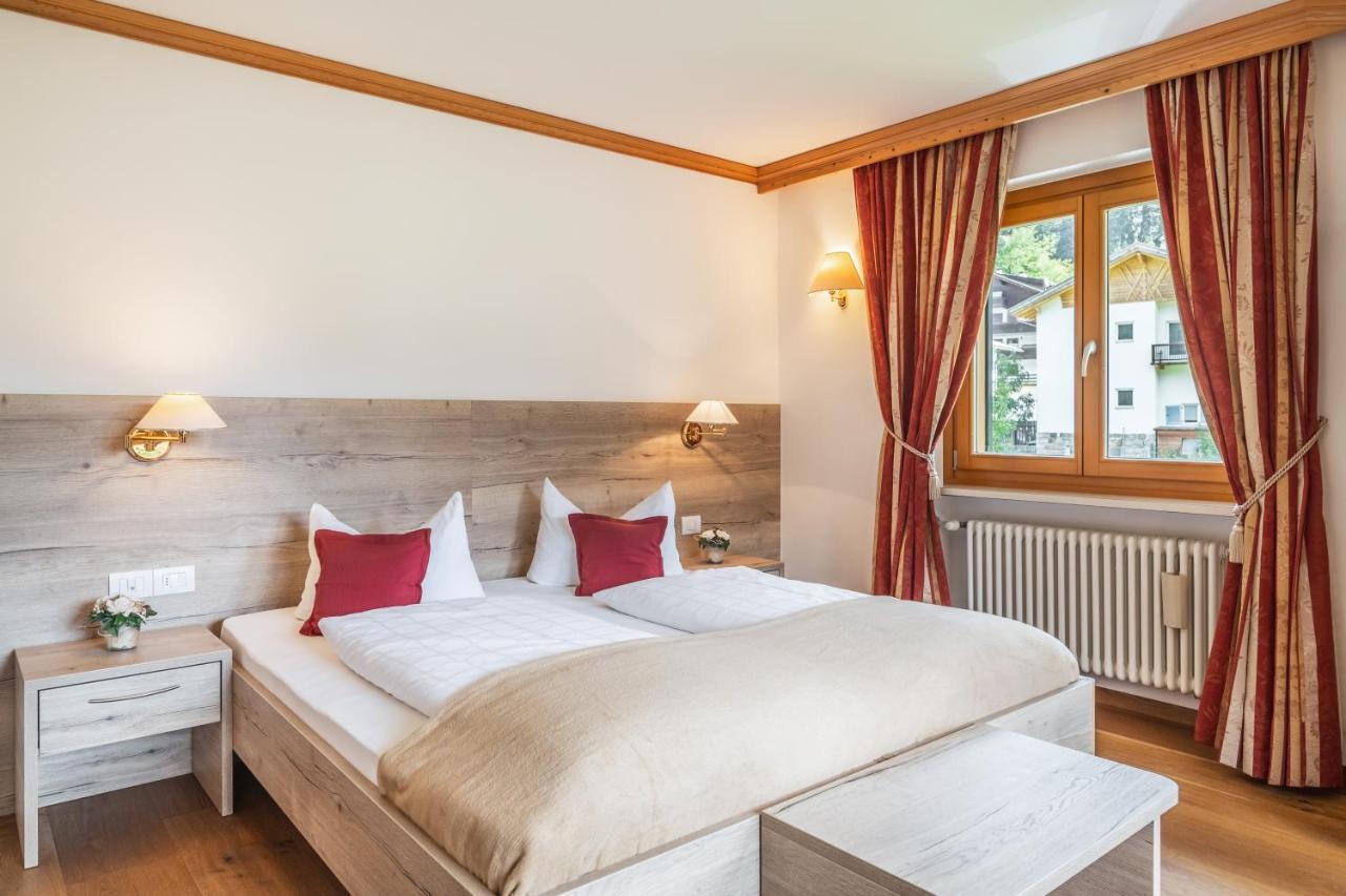Hotel Erna コッレ・イザルコ エクステリア 写真